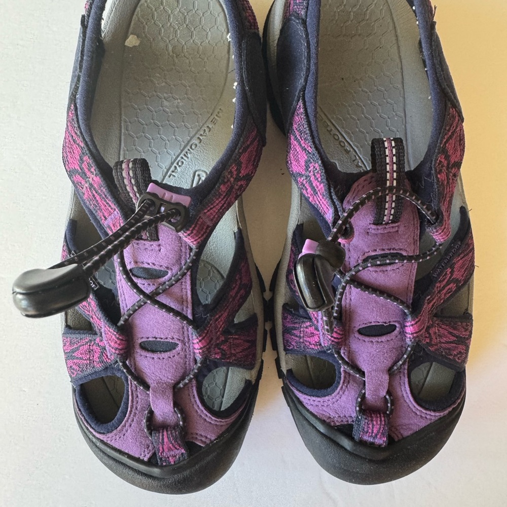 Purple and Black Keen Hiking Sandals women’s 8 - Picture 2 of 4